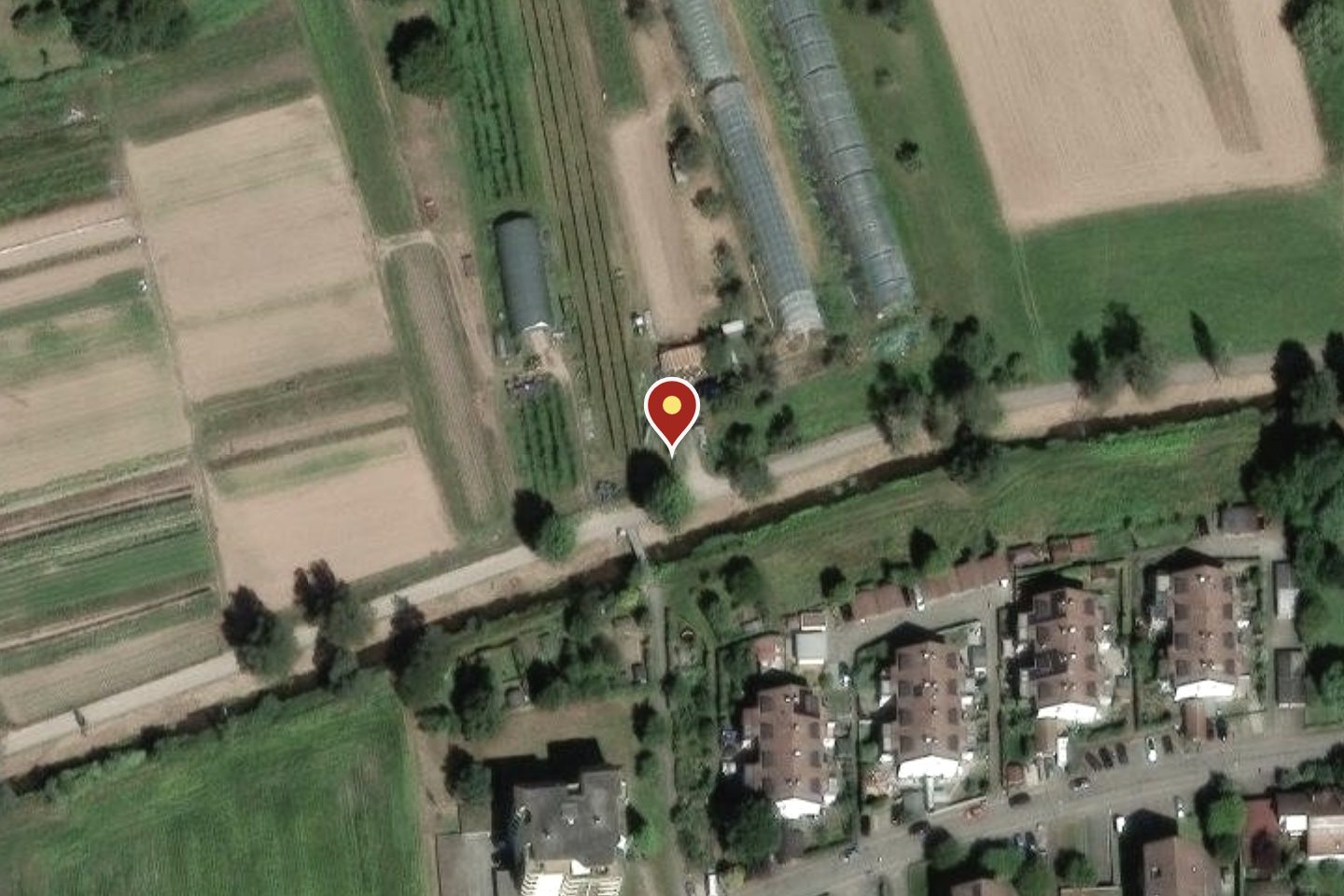 Luftbild von Steinen mit der Lage des SB-Hauses am Steinenbach, nördlich der Schloßstraße.